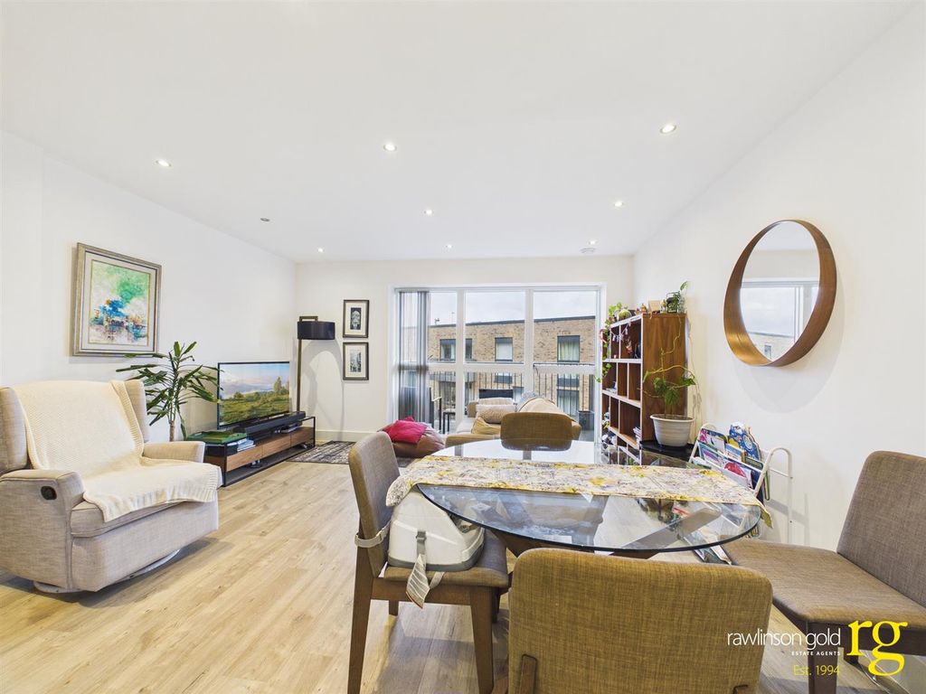 Property photo 3 of 12 Cam02900G0-Pr0318-Still002.Jpg