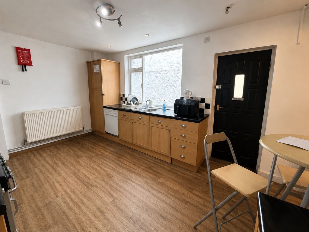 Property photo 2 of 11 Picture No. 08