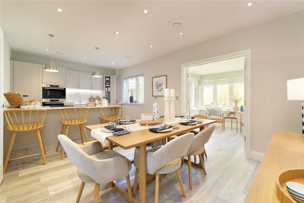 Property photo 3 of 8 Show Home