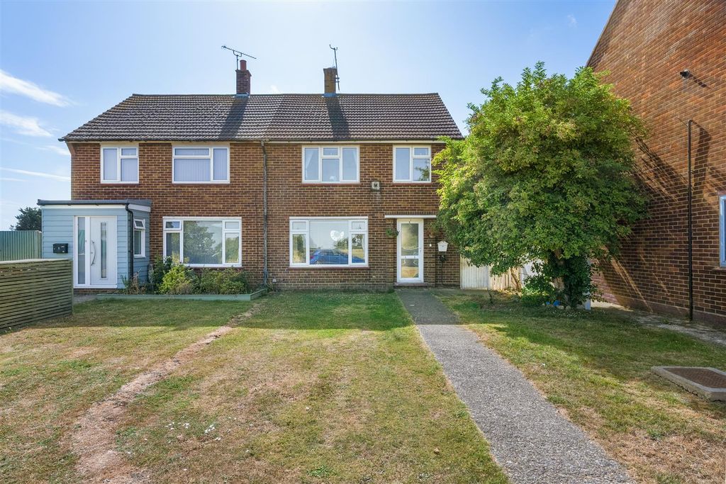Property photo 1 of 21 Swalecliffe Court Drive, Swalecliffe, Whitstable