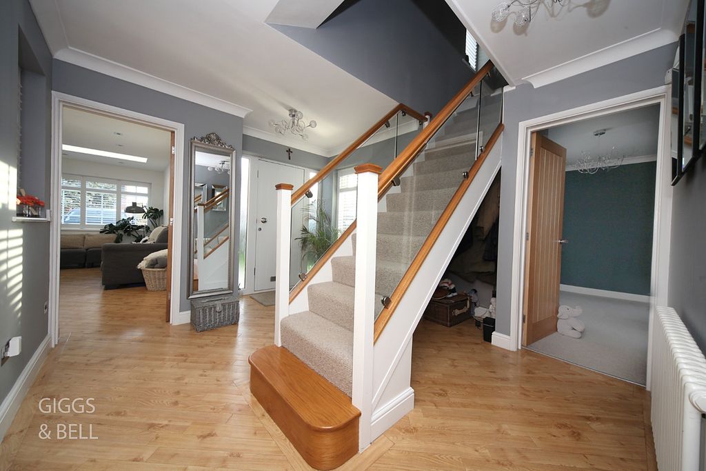 Property photo 2 of 24 4897432