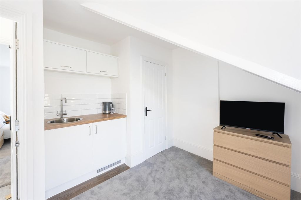 Property photo 3 of 13 21.Jpg