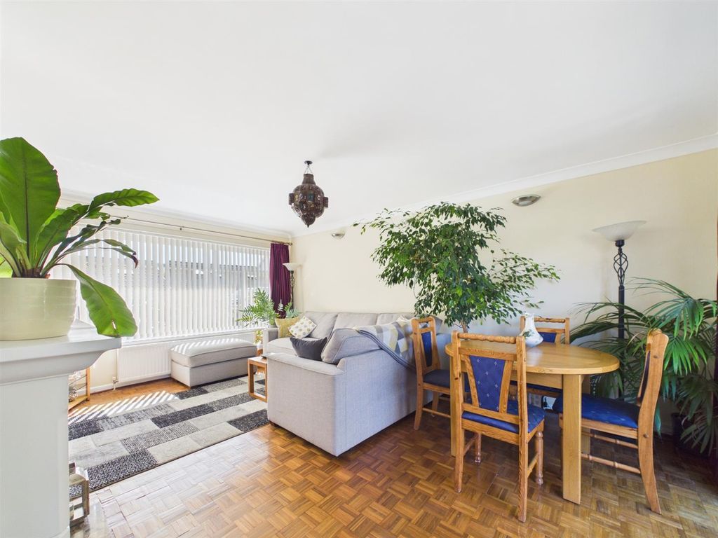 Property photo 2 of 31