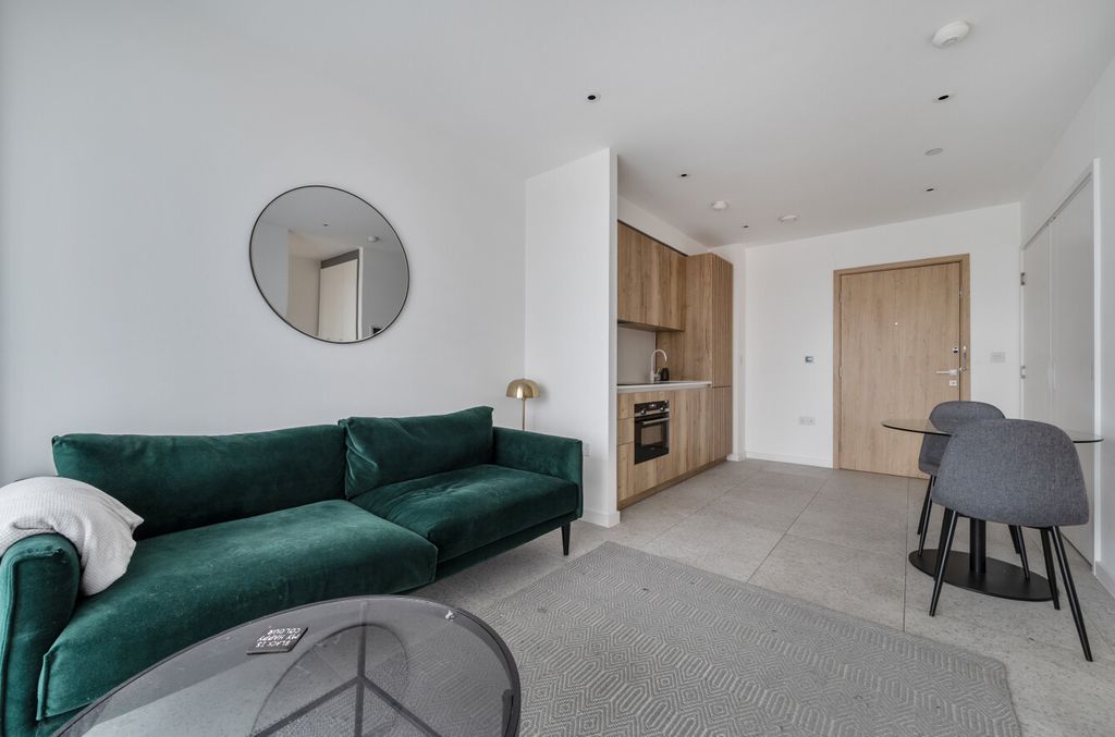 Property photo 3 of 15 1396505-2-6960F3c...