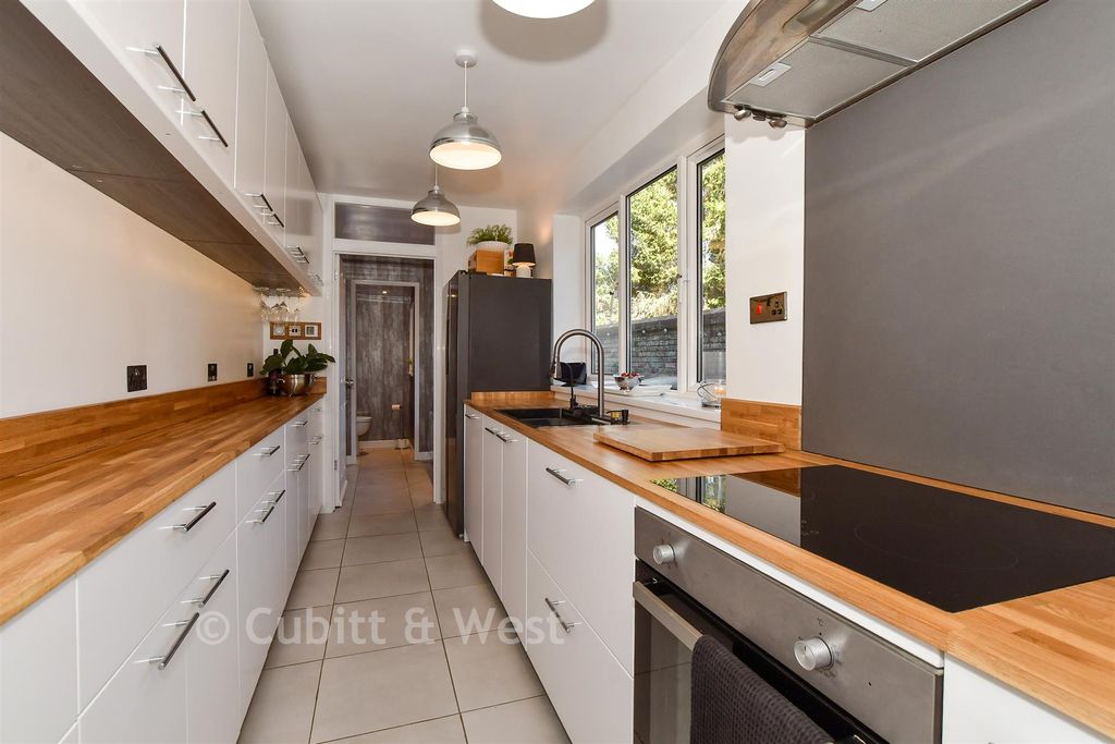 Property photo 2 of 16 Kitchen
