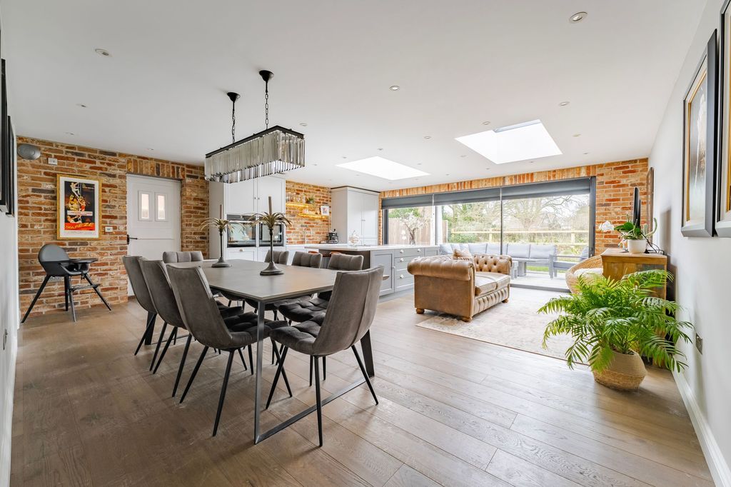 Property photo 3 of 27