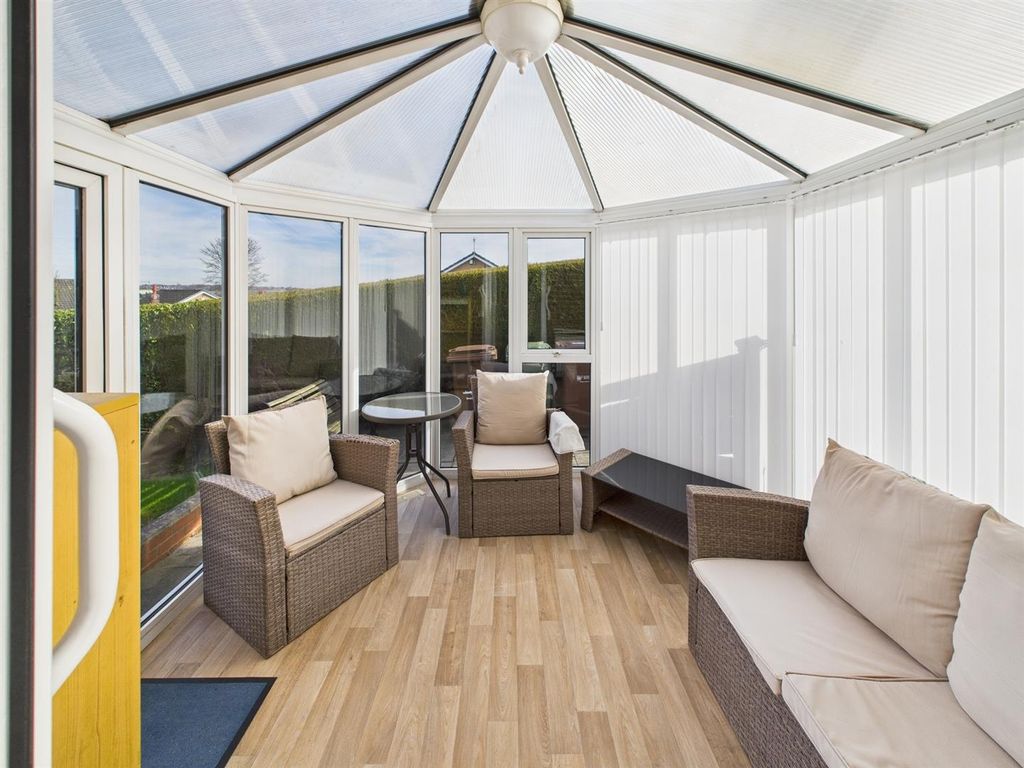 Property photo 2 of 27 2 The Links Featherstone (10).Jpg