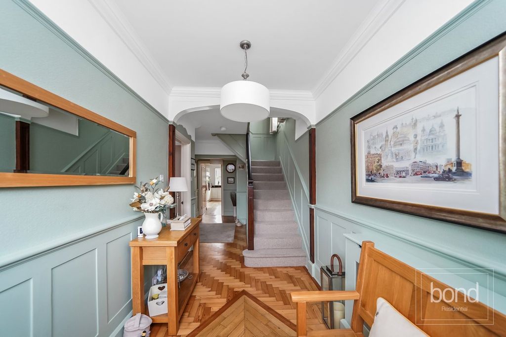 Property photo 2 of 28