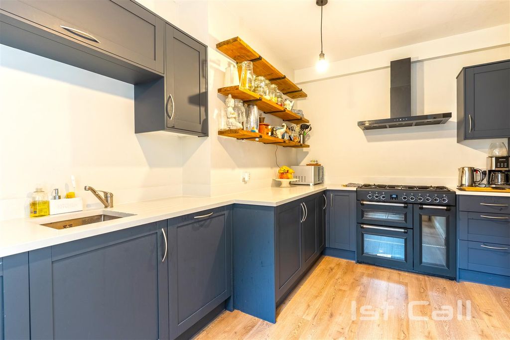 Property photo 3 of 20 Kitchen