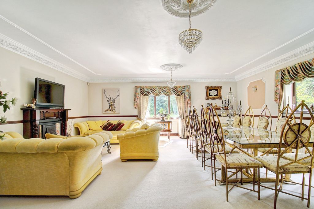 Property photo 3 of 45 Dining &amp; Sitting Room