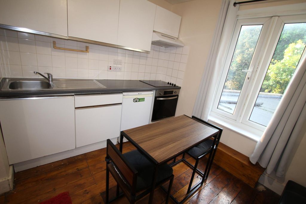 Property photo 2 of 11 Photo 1