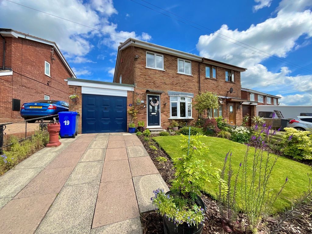 Property photo 1 of 32