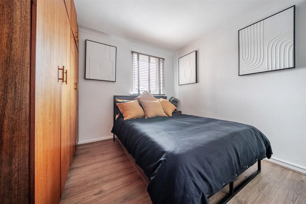 Additional image 7 of 2 bed flat for saleDe Parys Avenue, Bedford MK40