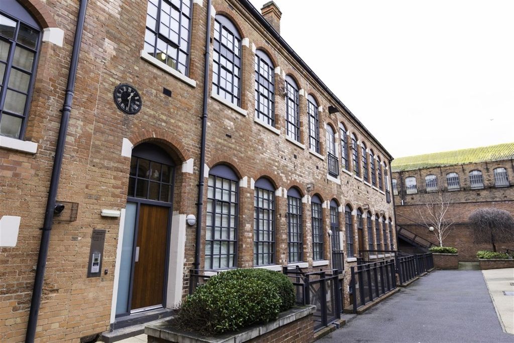 Property photo 1 of 10 (Main)