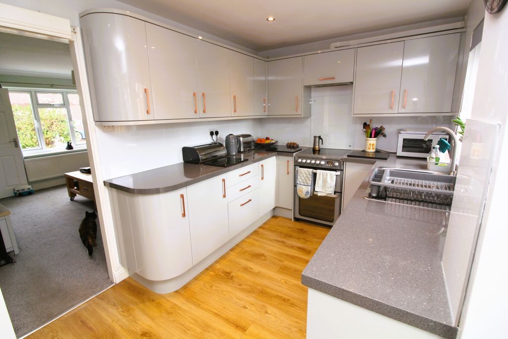 Property photo 2 of 31 Img_2391