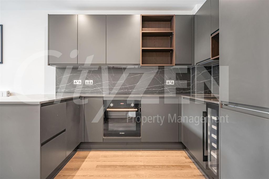Property photo 3 of 18 Kitchen