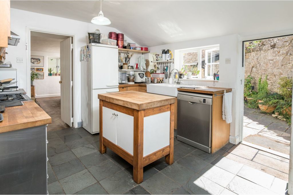 Property photo 2 of 26 Kitchen