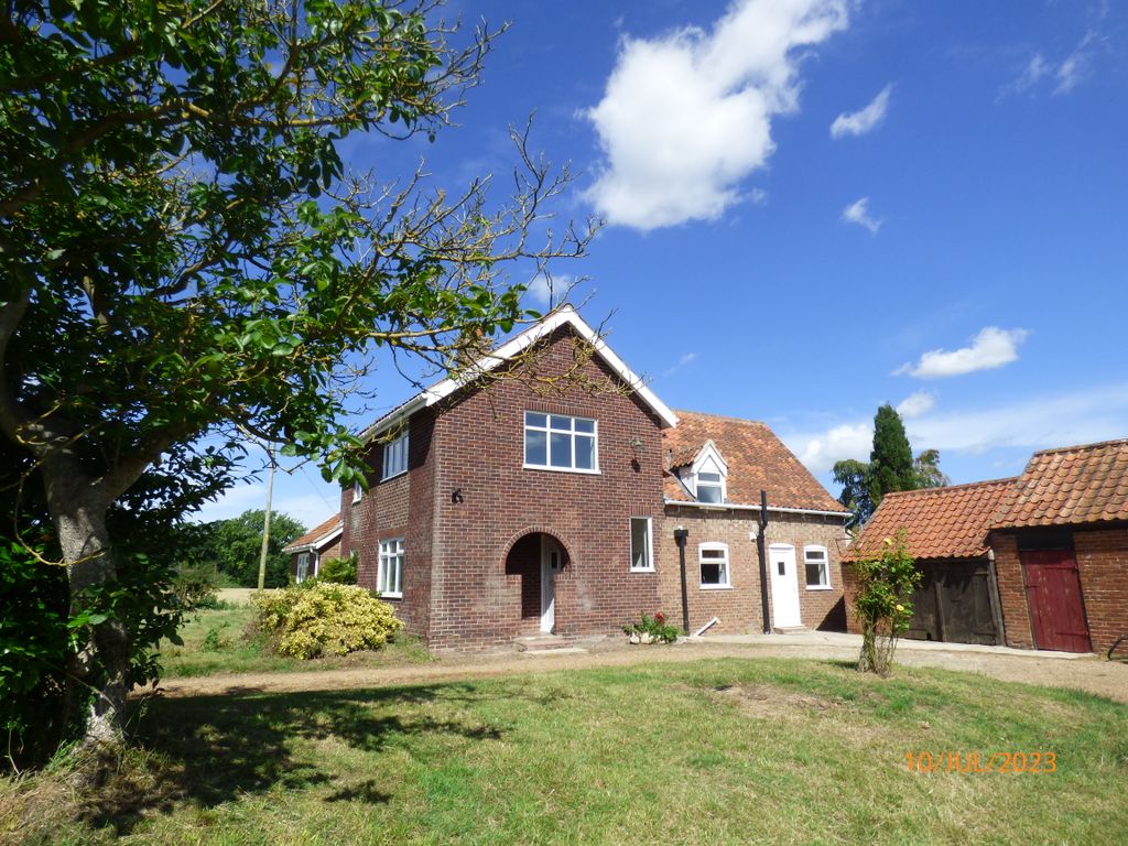 Property photo 2 of 32