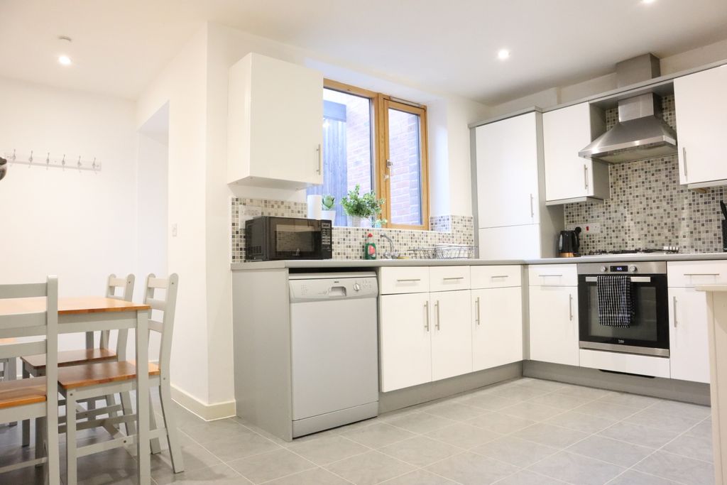 Property photo 2 of 17 Kitchen