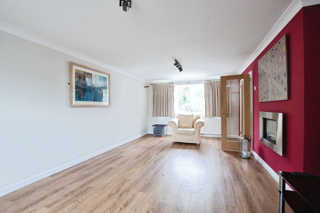 Property photo 3 of 27