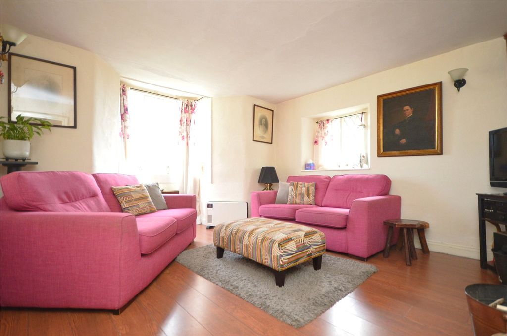 Property photo 2 of 23 Sitting Room