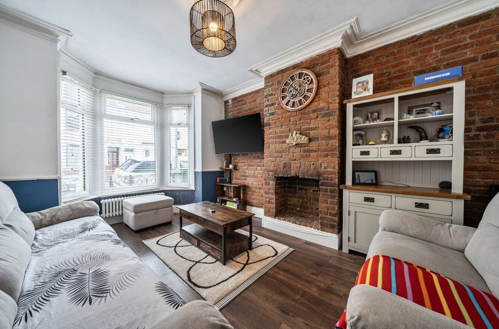 Property photo 2 of 14 1416533-10-698F41...