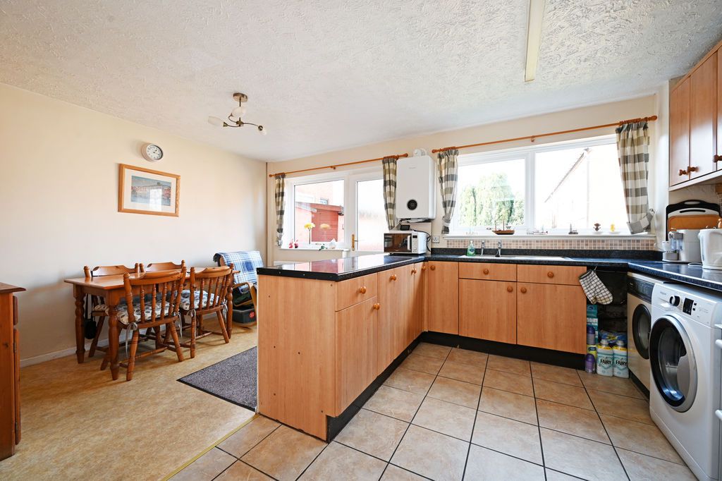 Property photo 3 of 20 Dining Kitchen