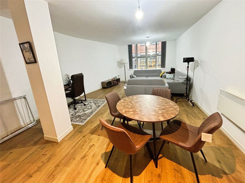 Property photo 3 of 8 Dining Area