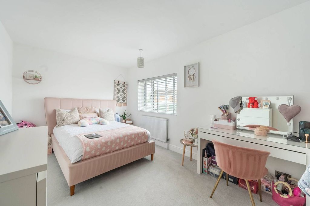 Property photo 3 of 25