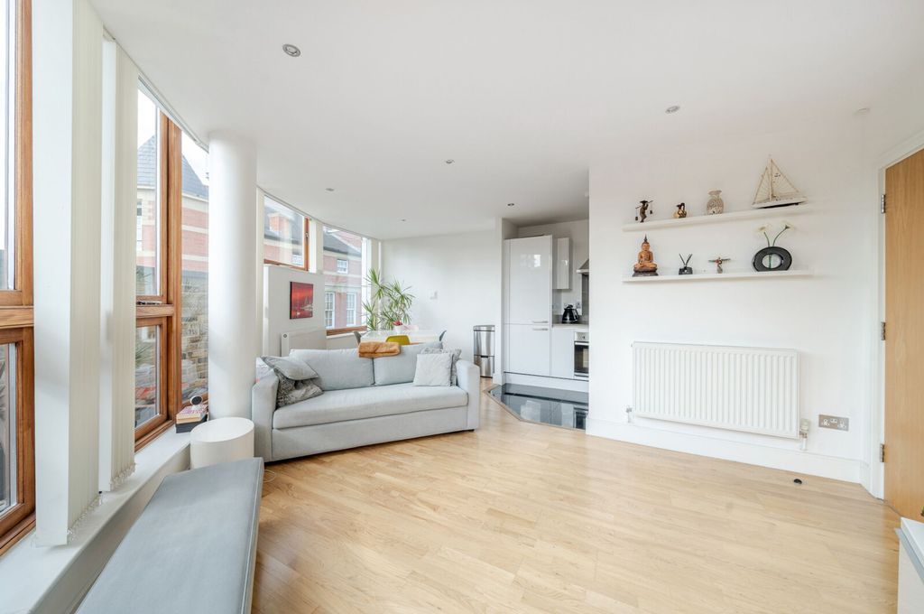 Property photo 2 of 20