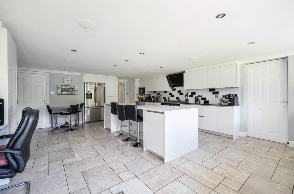 Property photo 3 of 25 1470870-7-6A281ee...