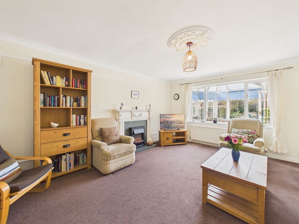 Property photo 2 of 15 Lounge