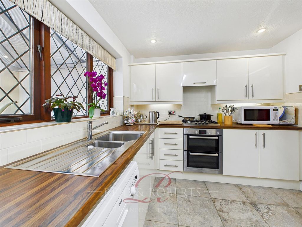 Property photo 2 of 28 Cam03999G0-Pr0199-Still006.Jpg