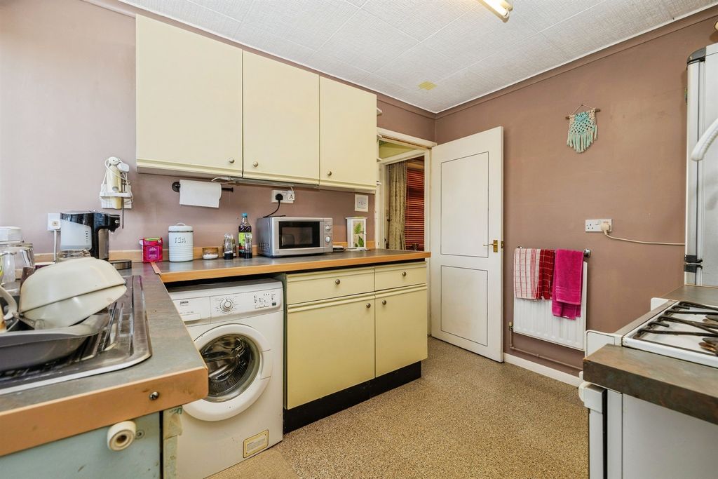 Property photo 3 of 14