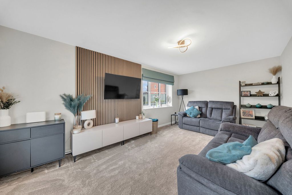 Property photo 2 of 30