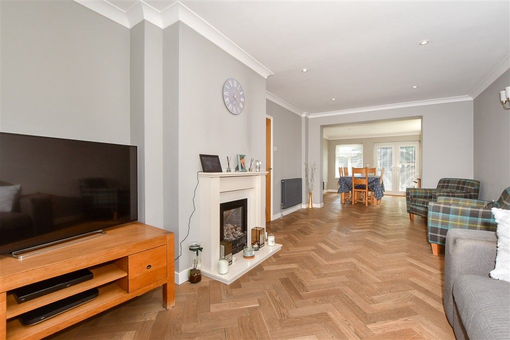 Property photo 1 of 12 Lounge