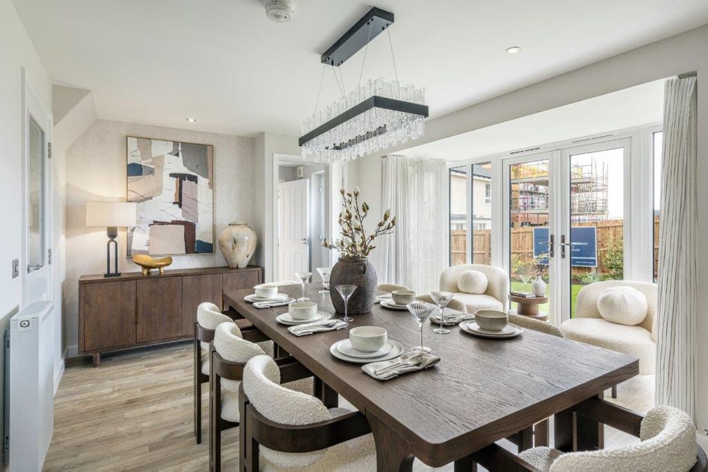 Property photo 2 of 10 Dining Space In 4 Bed Detached Home