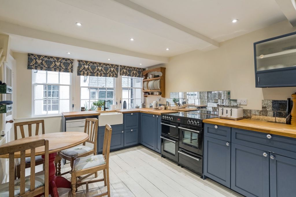 Property photo 2 of 17 Kitchen