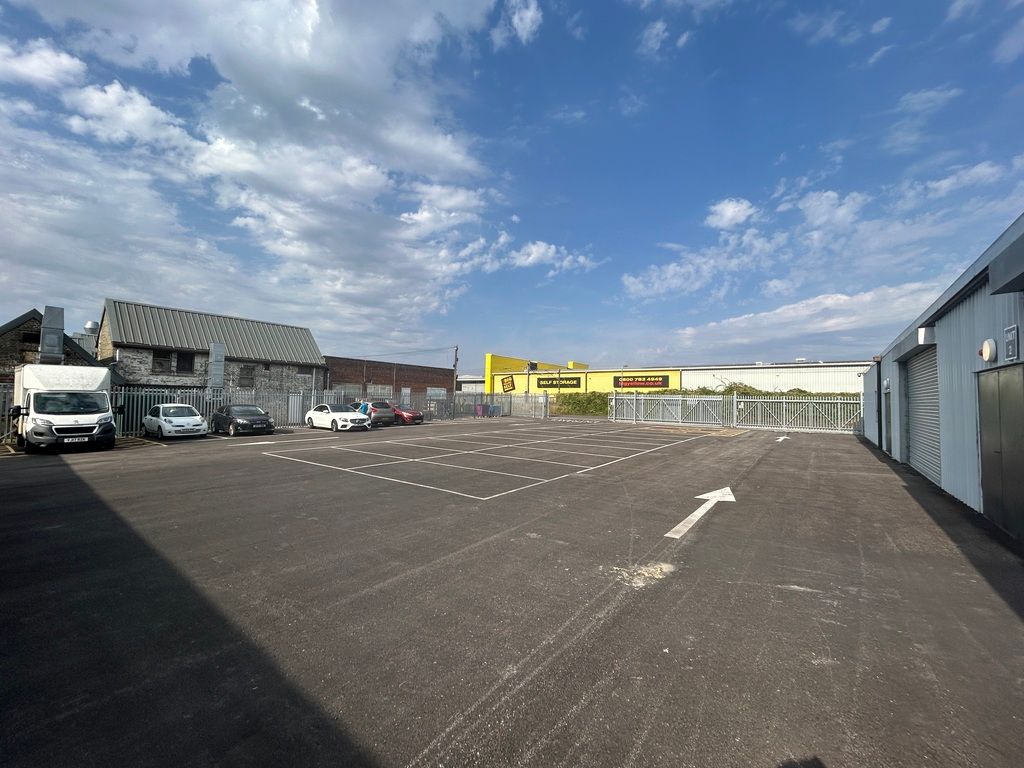 Property photo 2 of 17 Photo 4