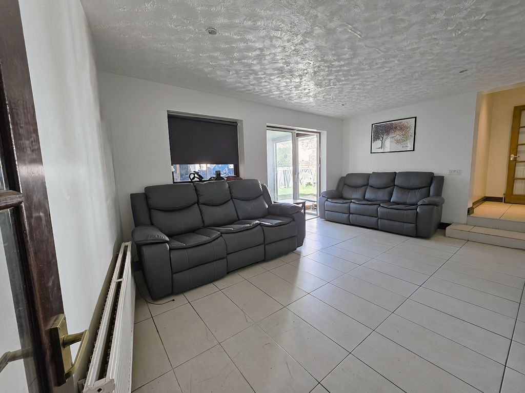 Property photo 3 of 30