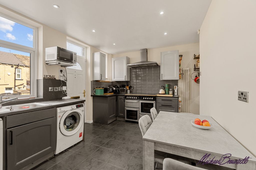 Property photo 3 of 26