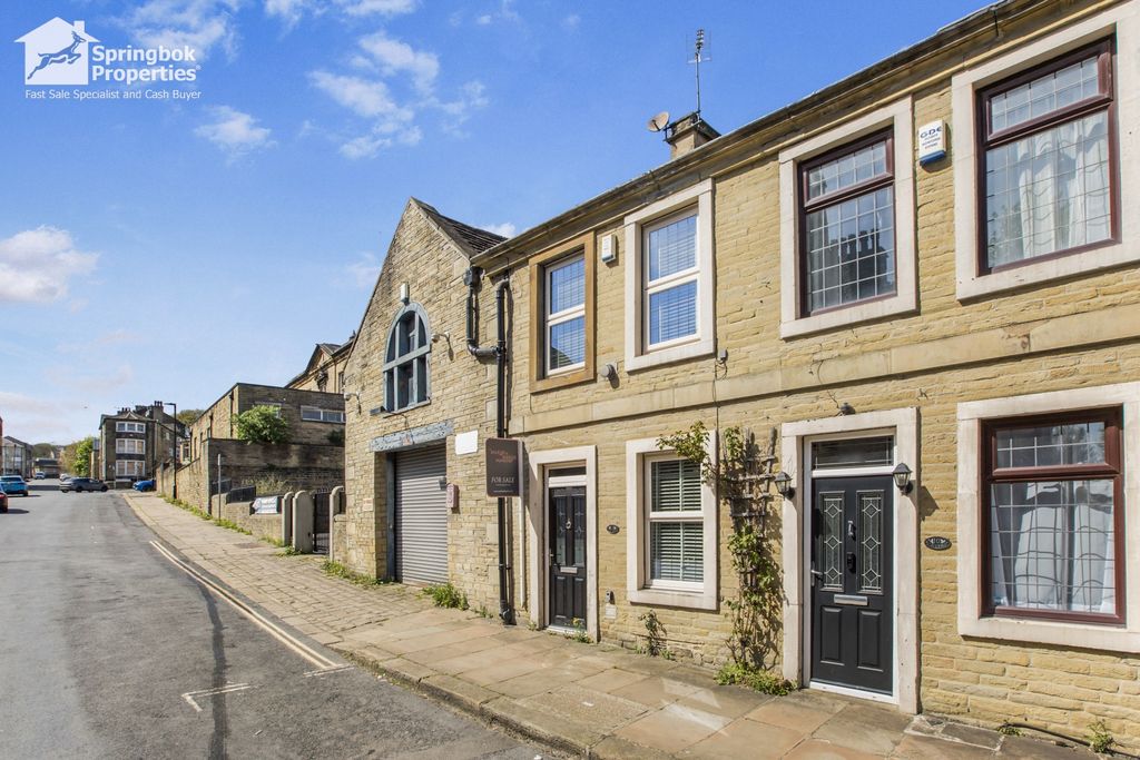 Property photo 1 of 17 Front View