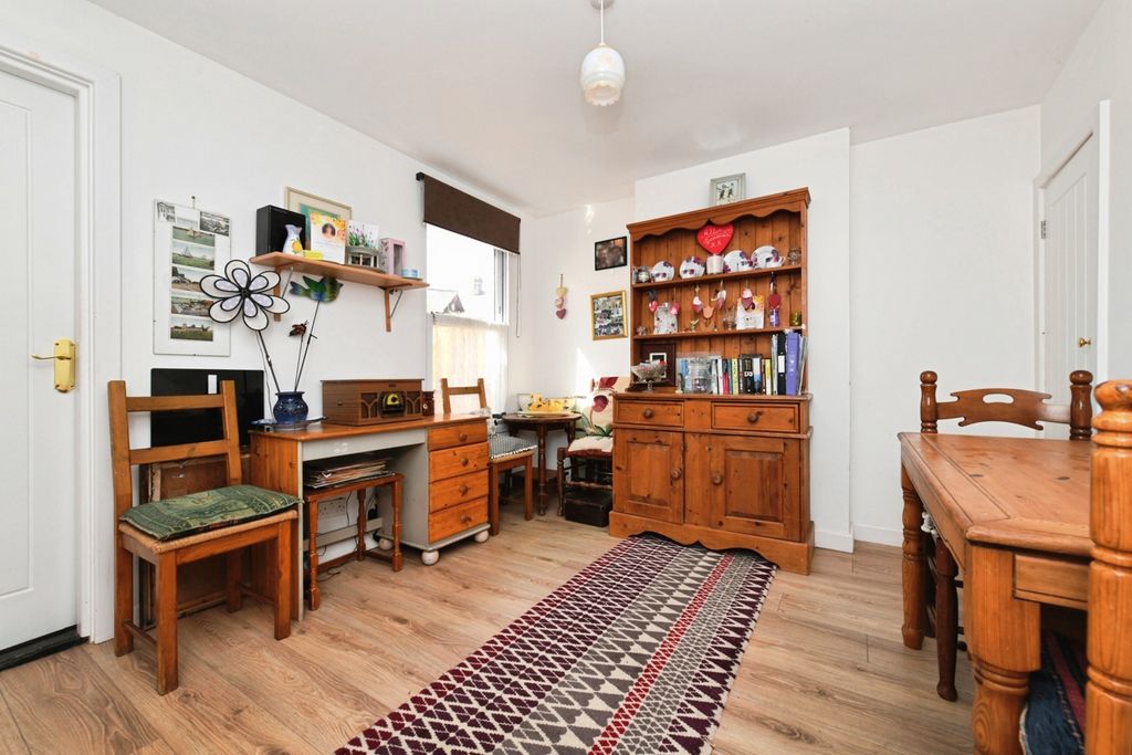 Property photo 3 of 15 Pbox-Img.Jpg