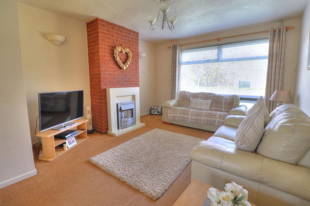 Property photo 2 of 22 Living Room