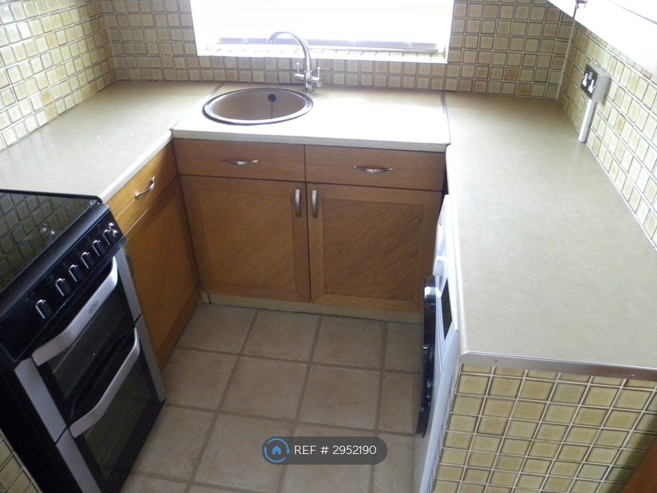Property photo 3 of 8 Kitchen
