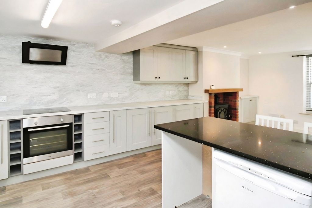Property photo 3 of 16 Kitchen/Diner