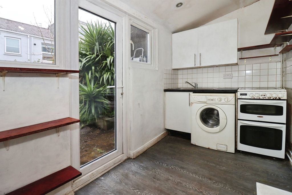 Property photo 2 of 20