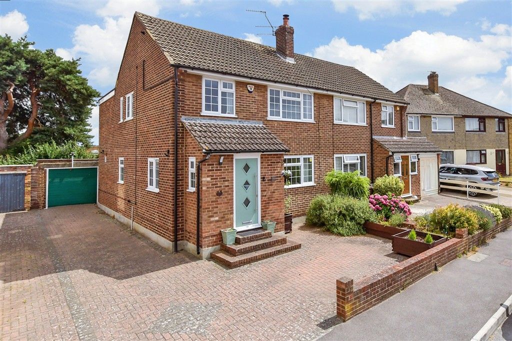 3 bed semi-detached house for salePriory Grove, Ditton, Aylesford, Kent ME20
