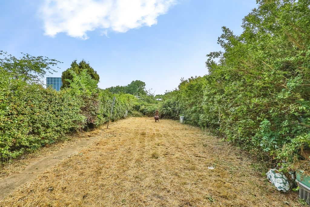 Property photo 2 of 18