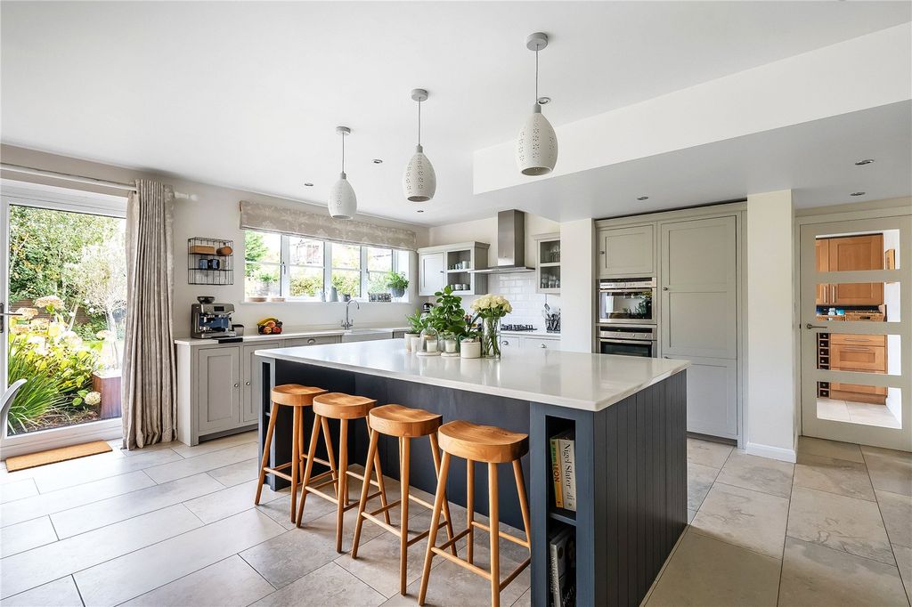 Property photo 2 of 20 Kitchen